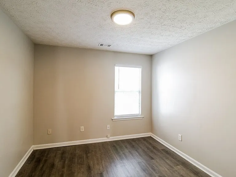 1810 Midcourt Way — Photo 13