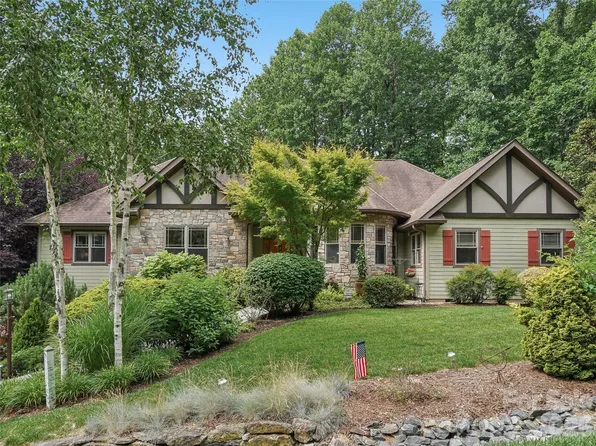 300 Pinnacle Peak Ln, Flat Rock, NC 28731