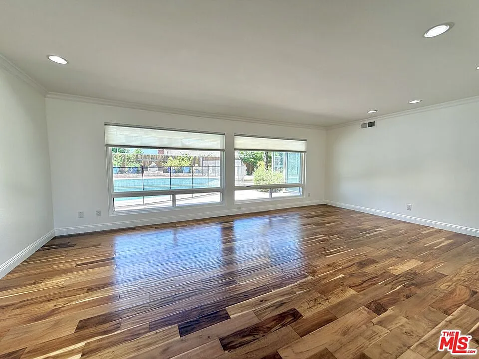 5 bed, 2.5 bath, 2510 sqft, $7,000 — Photo 3