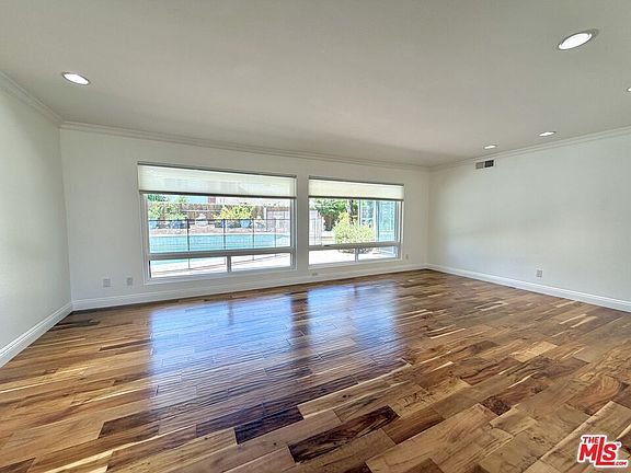 3rd image of 1615 Wellington Pl