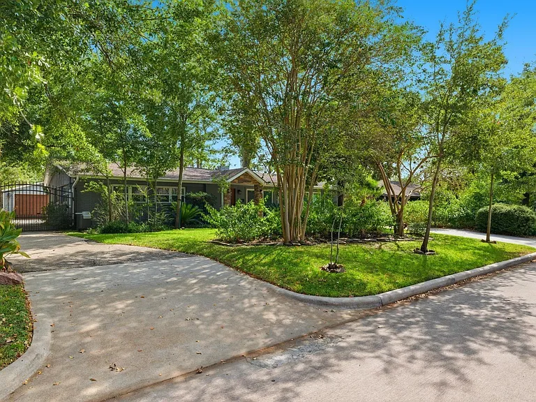 1320 Woodvine Dr — Photo 4