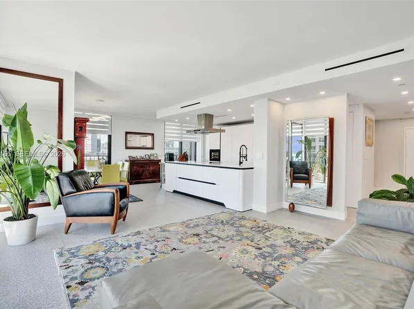 520 Brickell Key Dr APT A1015, Miami, FL 33131