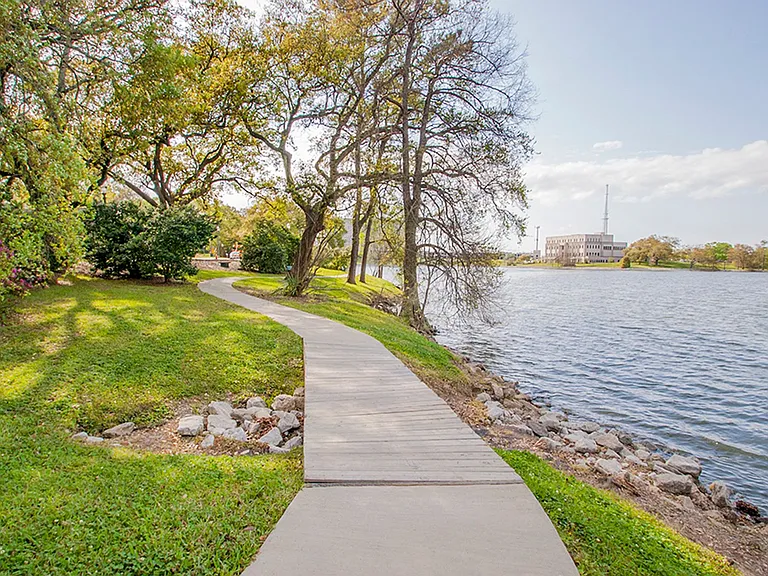 Lake Towers — Photo 27