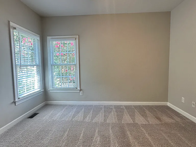717 Bluffcreek Dr — Photo 31