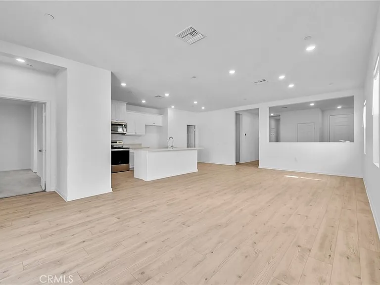 4688 Florence Dr — Photo 6