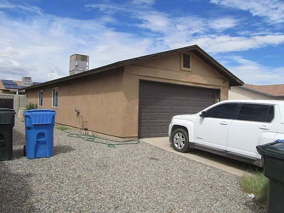 3rd image of 608 W 12th St
