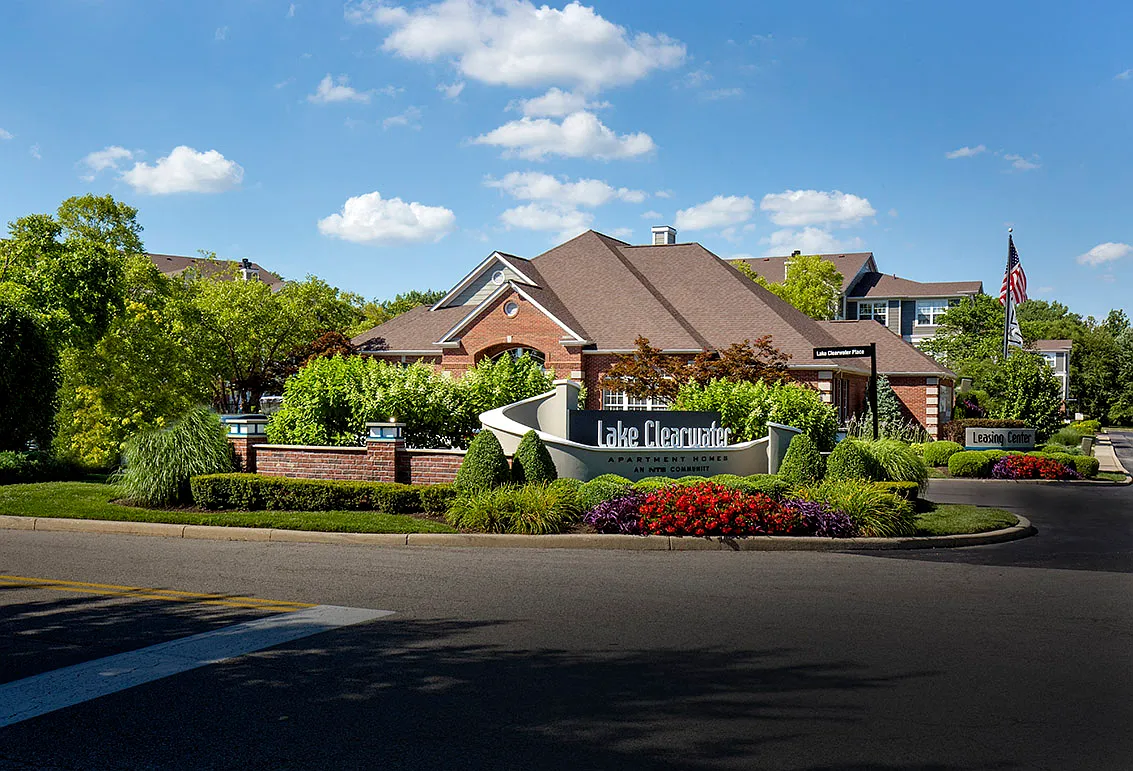 Lake Clearwater Apartments — Photo 1