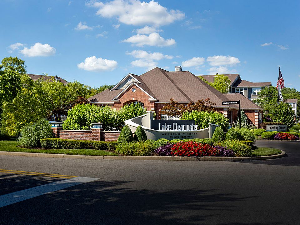 Lake Clearwater community entrance