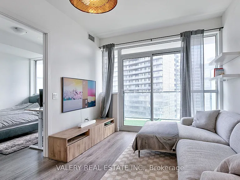 38 Iannuzzi St W #1607 — Photo 11