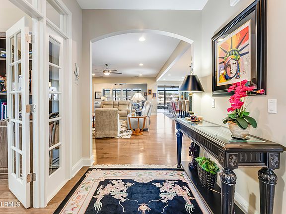 3rd image of 108 Fernleaf Ln