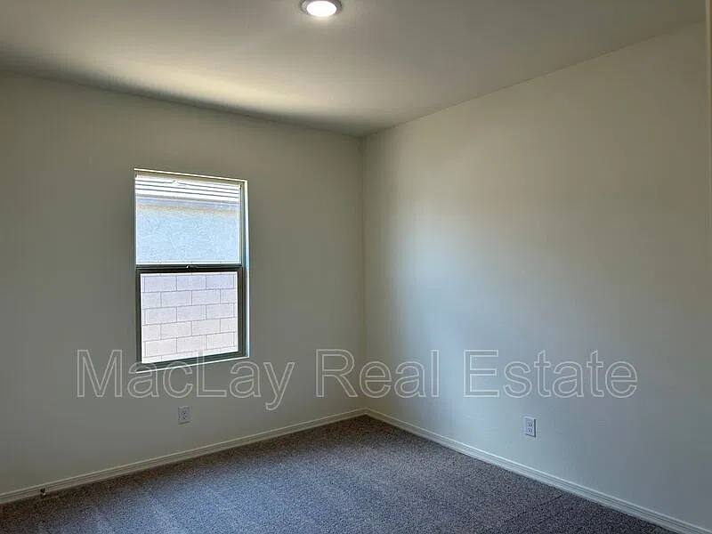 4 bed, 3.0 bath, 1912 sqft, $1,900 — Photo 3