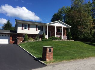 2 Scott Rd, Mahopac, NY 10541