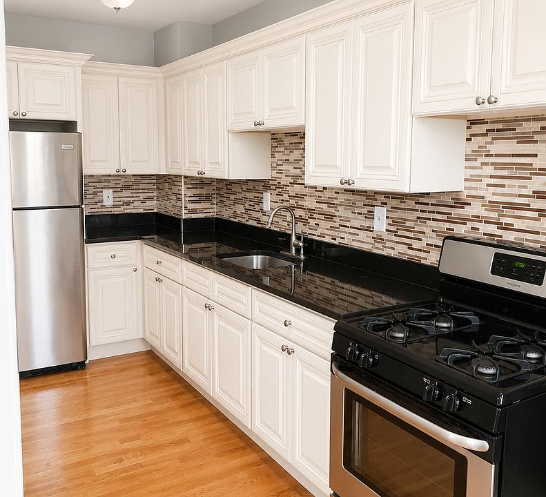 1st image of 176 Lafayette St APT 1