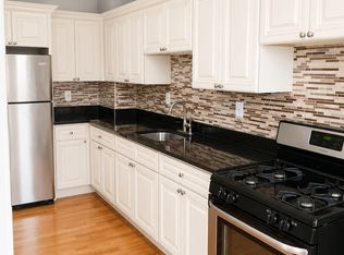 176 Lafayette St APT 1, Salem, MA 01970