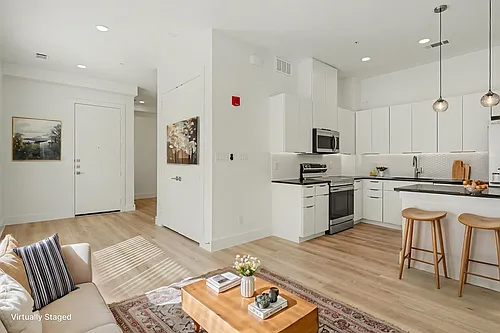 2217 N Fitzhugh Ave #204 Photo 1