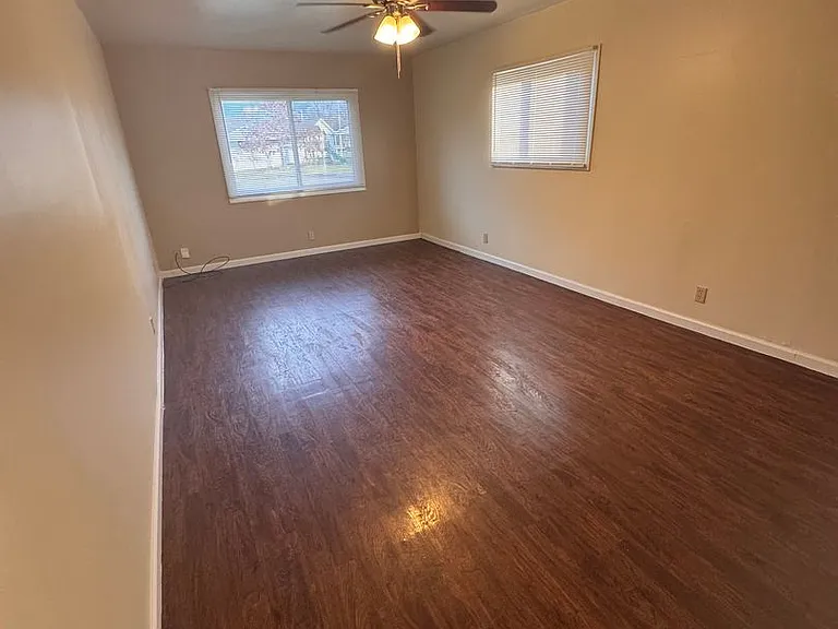 3504 Oakview Dr — Photo 9