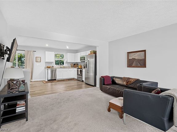 3rd image of 113 Palm Ct