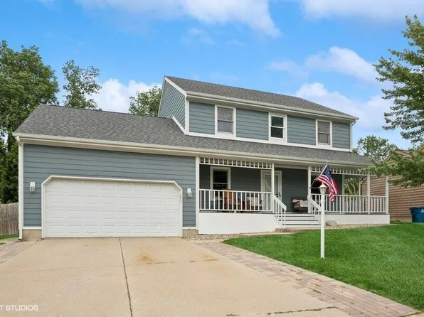 140 Pheasant Run Dr, Porter, IN 46304