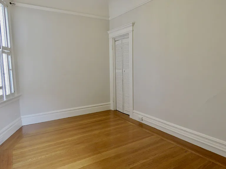 819 Ashbury St — Photo 9