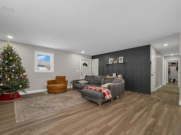 5th image of 23 woodcrest Drive