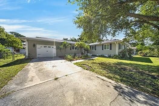 3rd image of 716 LEFFINGWELL AVENUE
