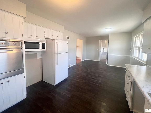 5th image of 2037 N Ohio Ave