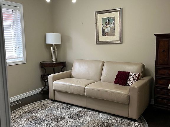 3rd image of 386 Gilpin Dr