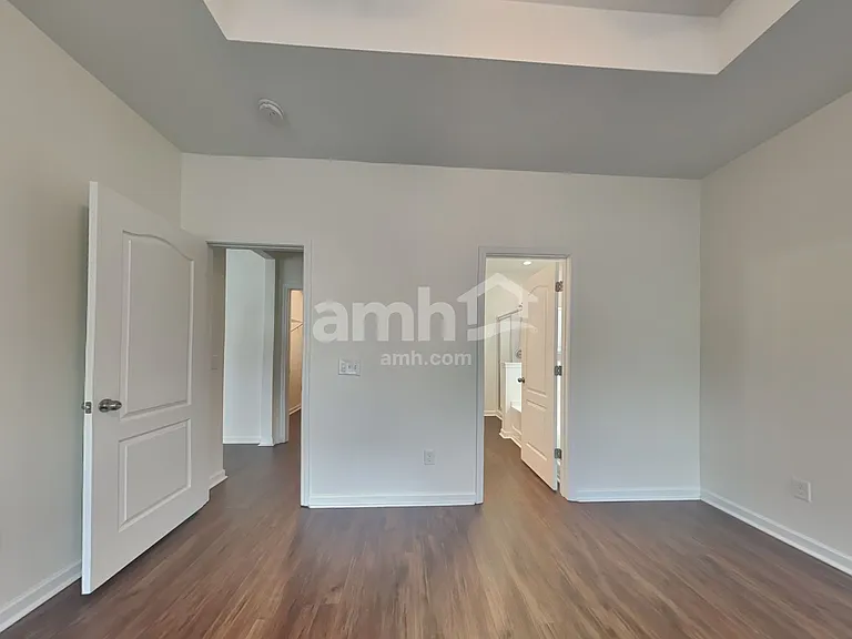 137 Caledonia Dr — Photo 9