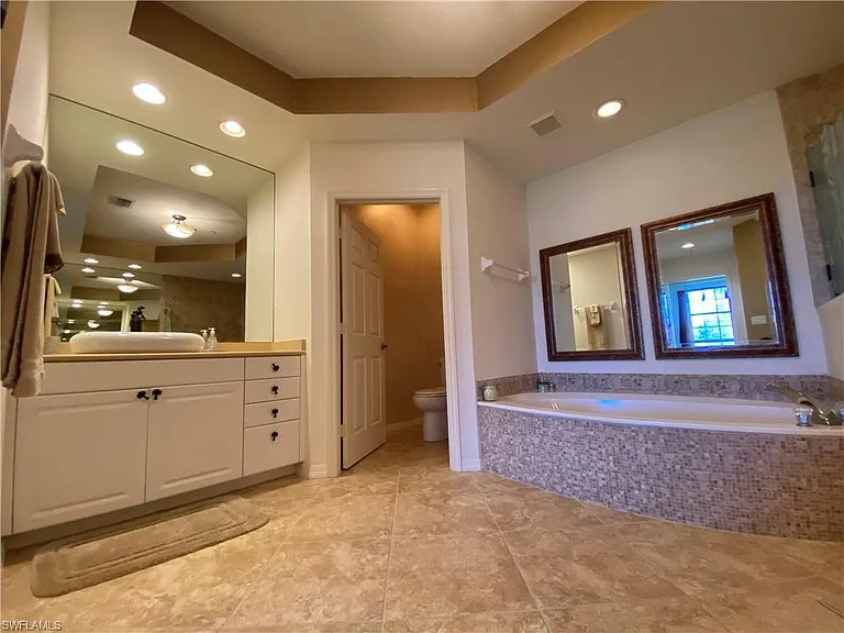 1570 Winding Oaks Way #201 — Photo 23