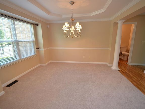 4th image of 6636 Rosemont Ln