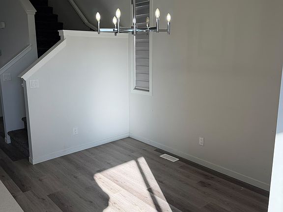 5th image of 160 Edith Pl NW