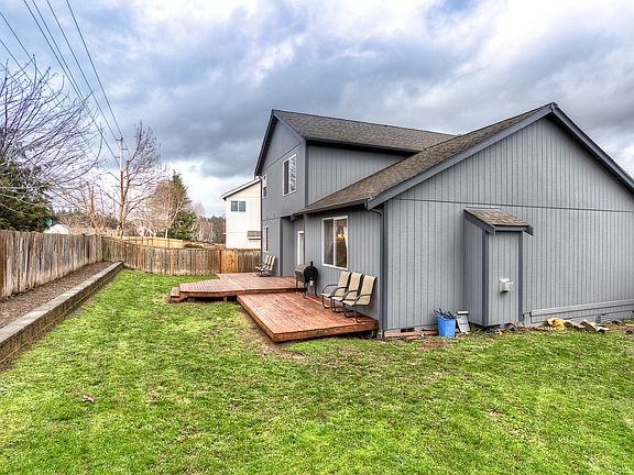 3rd image of 11015 182nd Avenue Pl E
