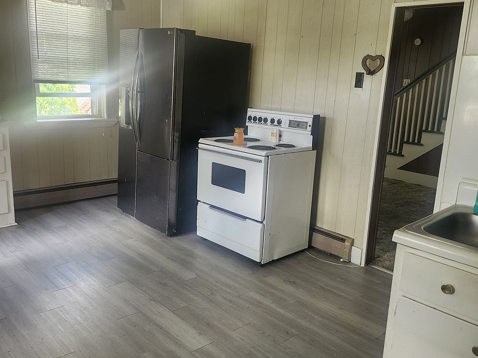 1st image of 137 W Main St #1