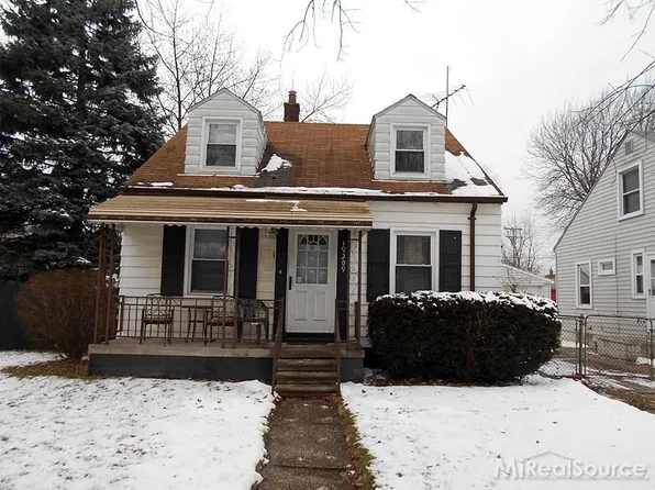 19209 Beaconsfield St, Harper Woods, MI 48225