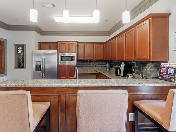 5th image of 2051 W Cumberland Rd #806