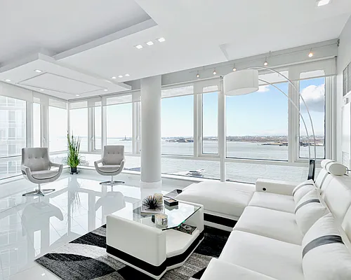 Sold by Harbor Properties International LLC | media 1