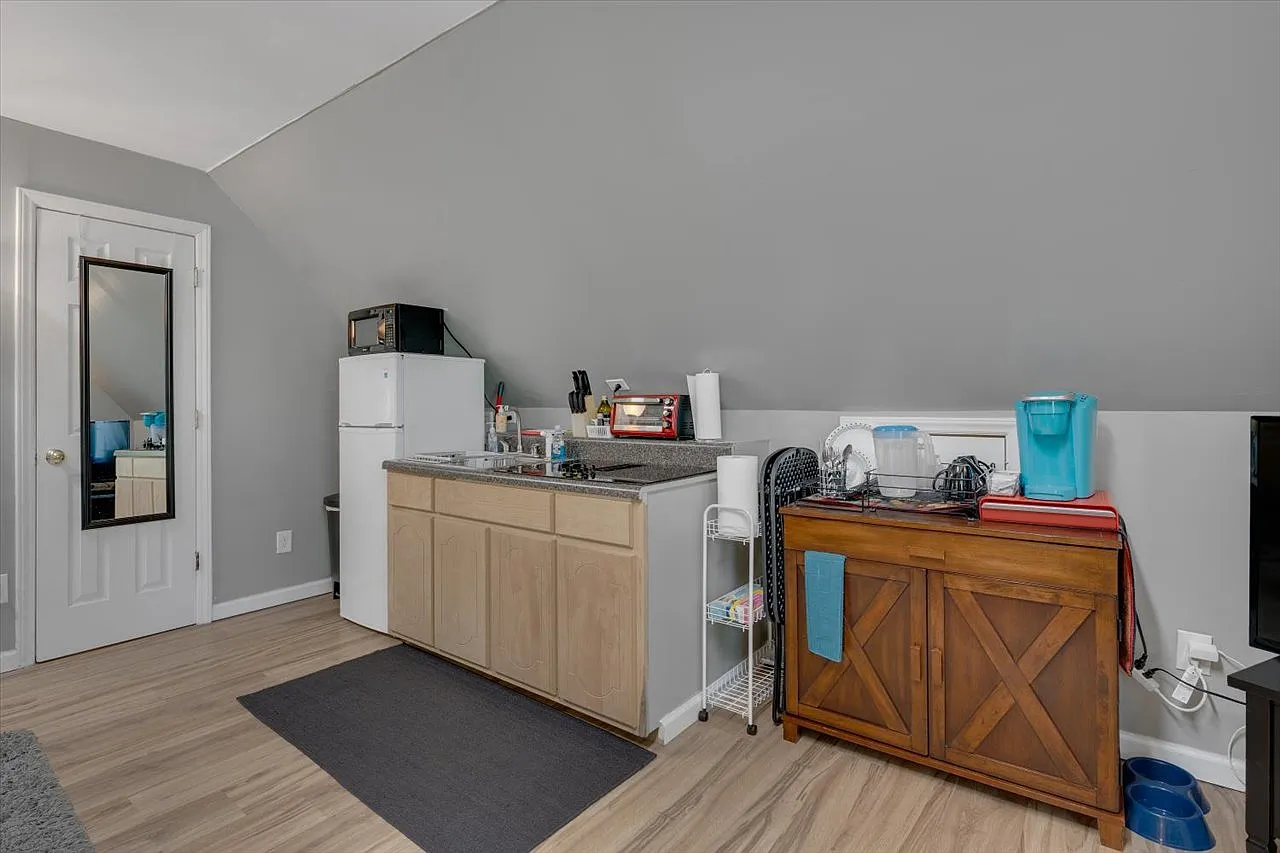 Studio, 350 sqft, $1,200 — Photo 4