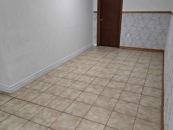 4th image of 45 Wheelwright Cres #Basement