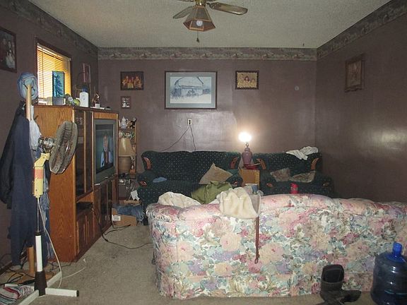 2nd image of 152 Elm Ave SE