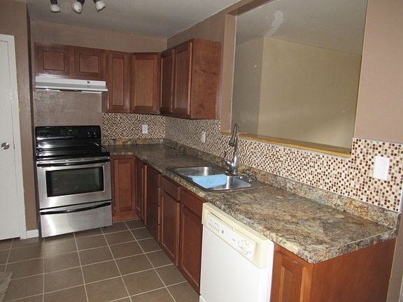 2nd image of 2135 Rexford Ct