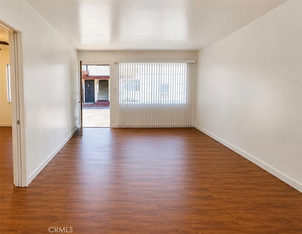 2 bed, 900 sqft, $2,450 — Photo 2