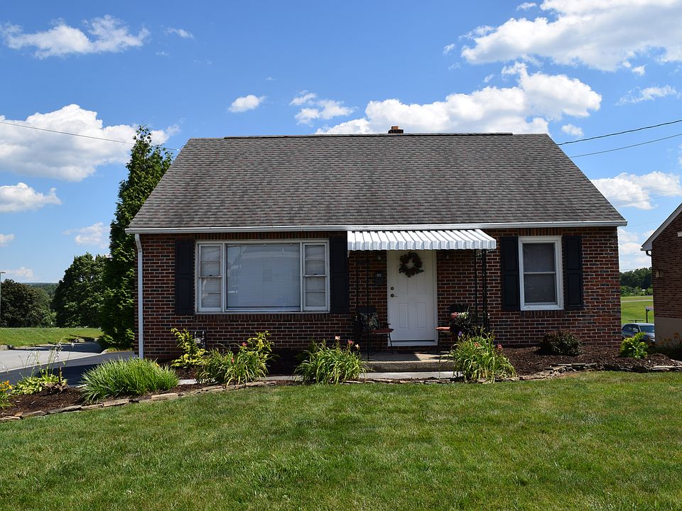  Front view facing Maple St.