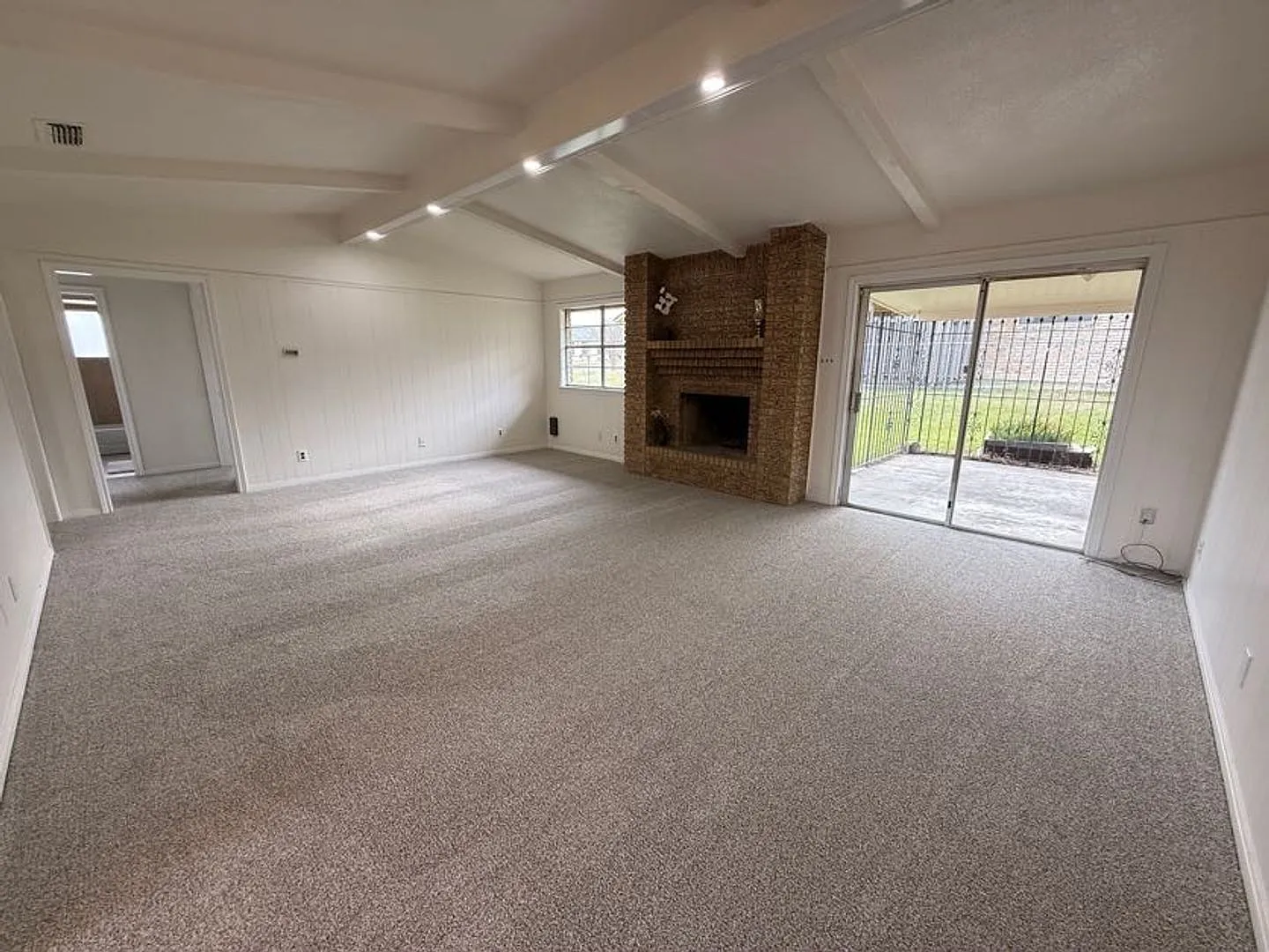 3-Bedroom House for Rent in Killeen — Photo 4