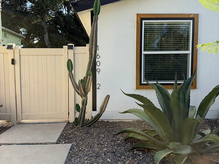 1609 Stewart St — Photo 6