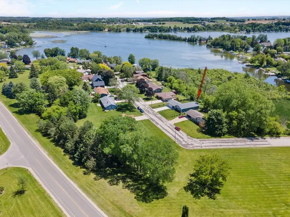 904 Jessie LANE, Random Lake, WI 53075