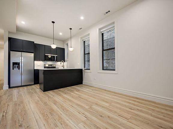 5th image of 1710 W Belmont Ave #201