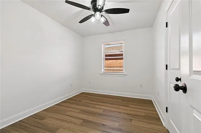 1381 Maplewood Dr — Photo 9