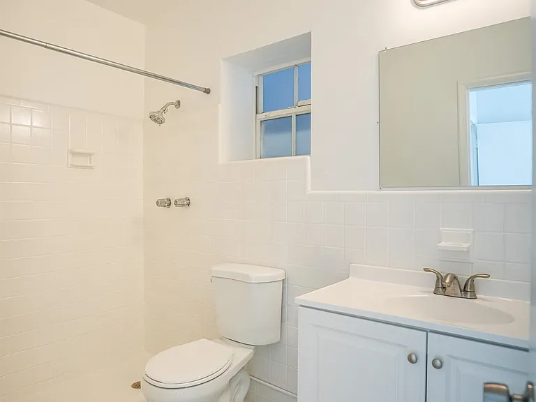 1940 Bay Dr #15 — Photo 20