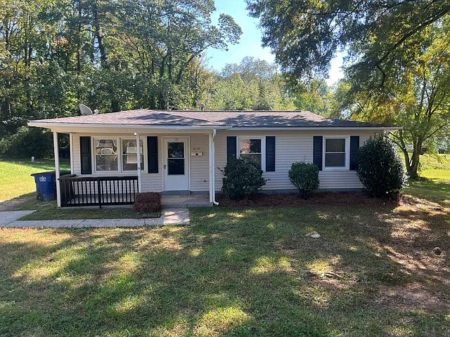 3 bed, 1.5 bath, 1200 sqft, $1,400 — Photo 3