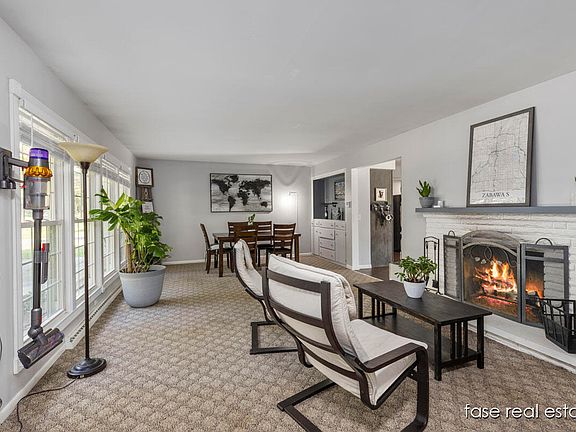 5th image of 92 Woodcrest Dr NW